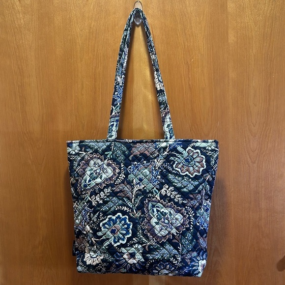 Vera Bradley tote - Picture 1 of 6